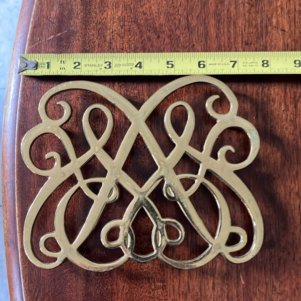 Beautiful brass trivet, 1983 colonial Williamsburg foundation